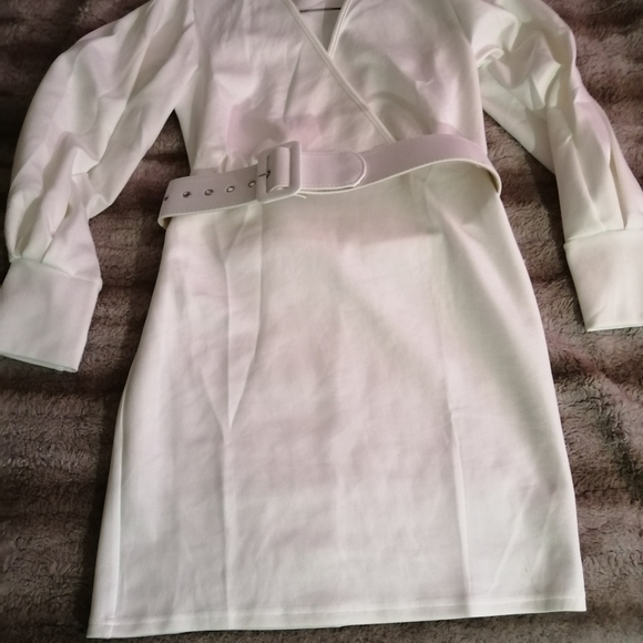 White dress - Picture 4 of 5